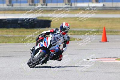 media/Apr-23-2022-Fastrack Riders (Sat) [[cb2d6ae73d]]/LEVEL 4/1PM TURN 6 OUTSIDE/